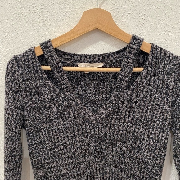 BCBG Generation Y2K 90s Grey Sweater Cutout Tunic sz M - Picture 2 of 6